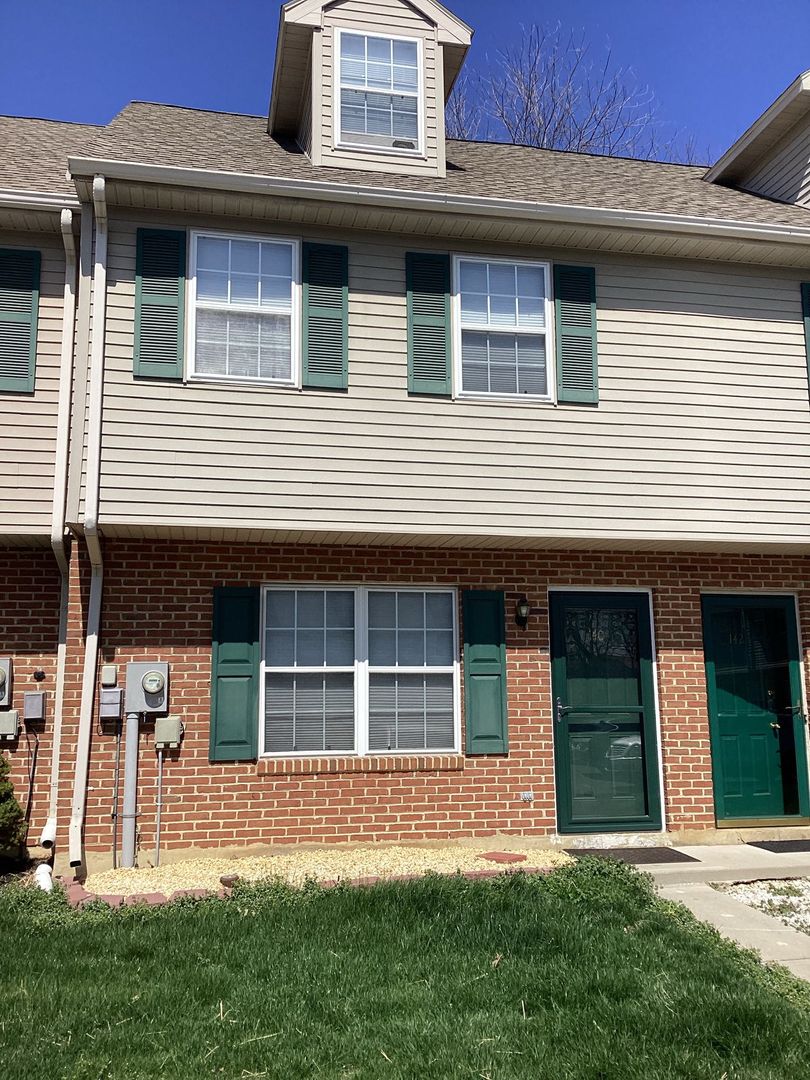 Hanover House: 140 Orchard Lane