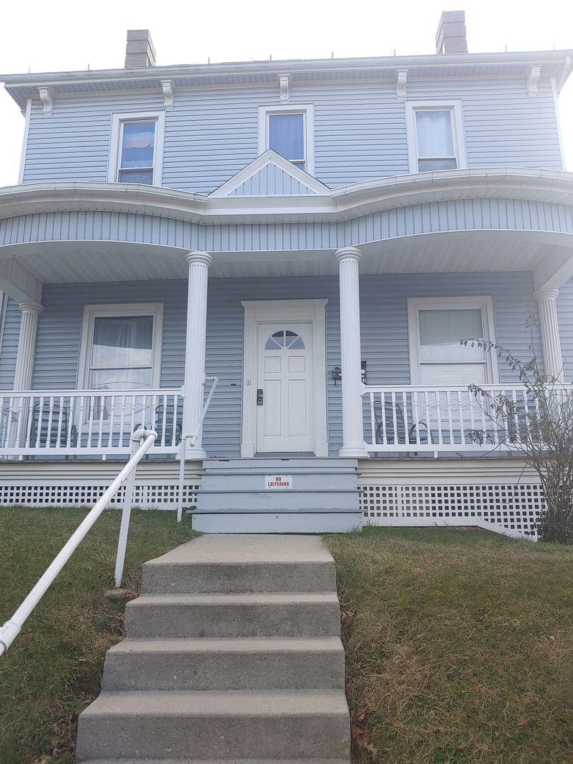 Red Lion Apartment: 60 N Main Street