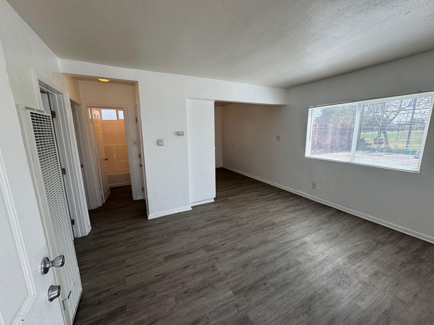 Los Angeles Apartment: 1548 E Martin Luther King Jr Blvd