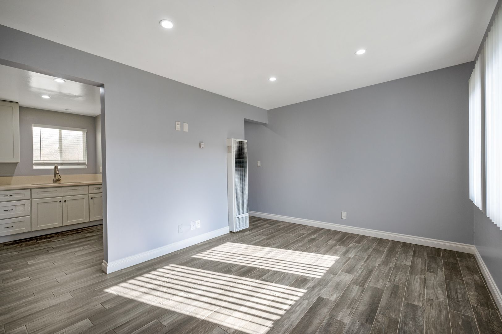 Lawndale Apartment: 16505-16509 Prairie Ave