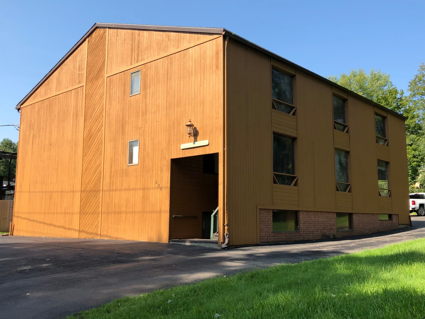 Endicott Apartment: 220 Airport Rd.