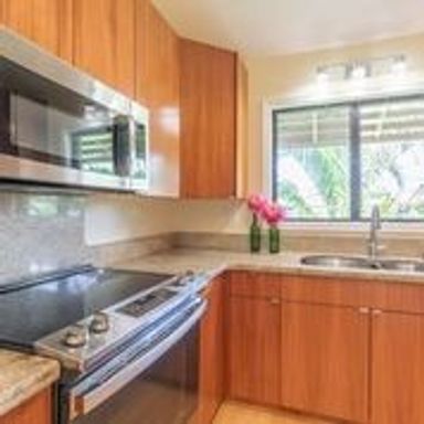 Beautiful 3bd/2 ba 2nd floor unit in Haleakala Gardens – photo 1