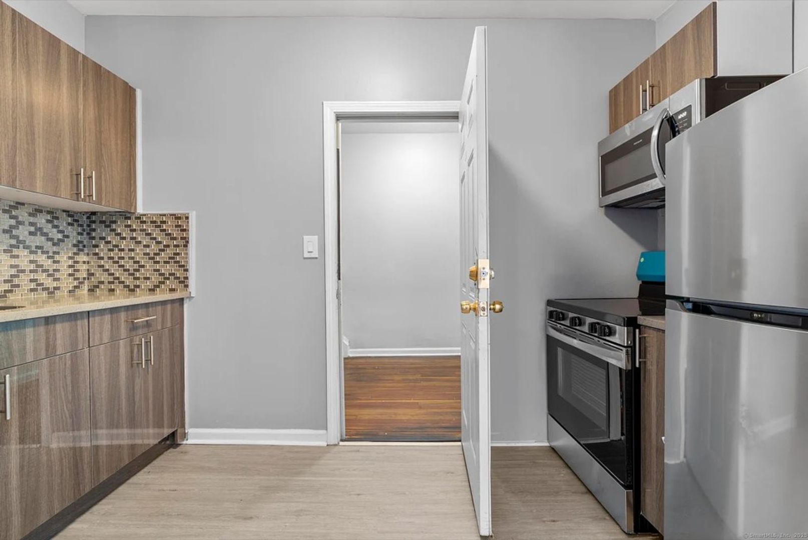 Bridgeport Apartment: 31 Whittier St