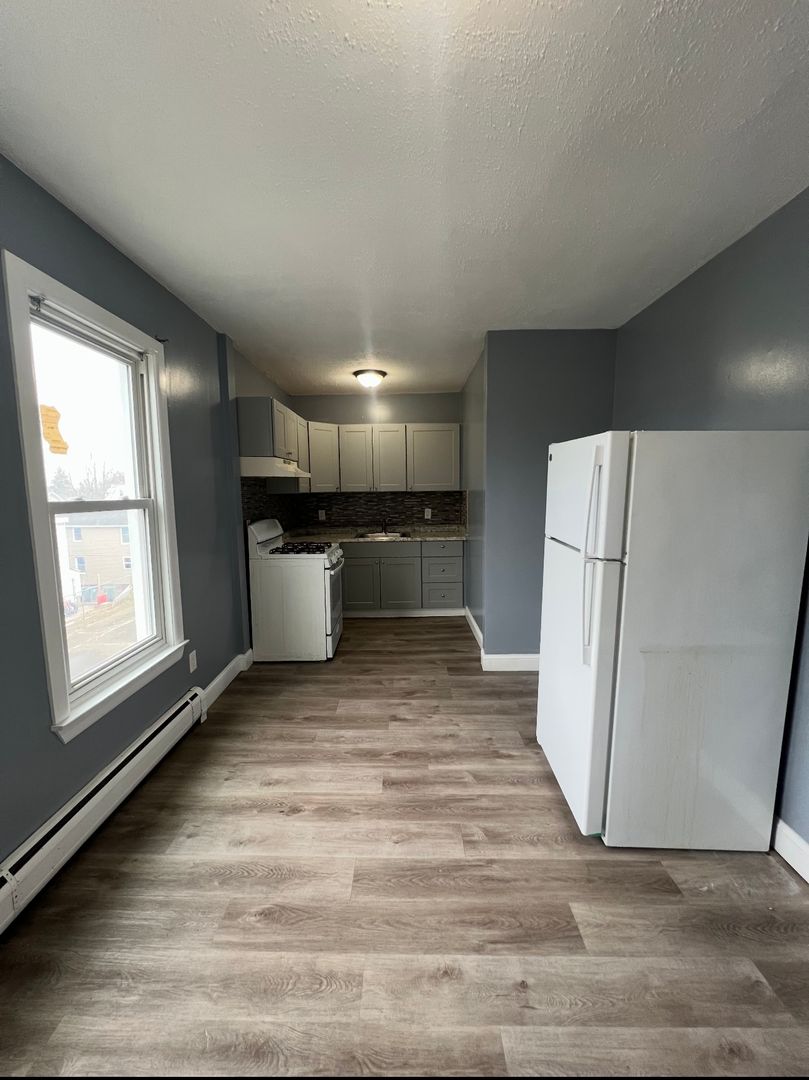 Bridgeport Apartment: 1322 Stratford Ave