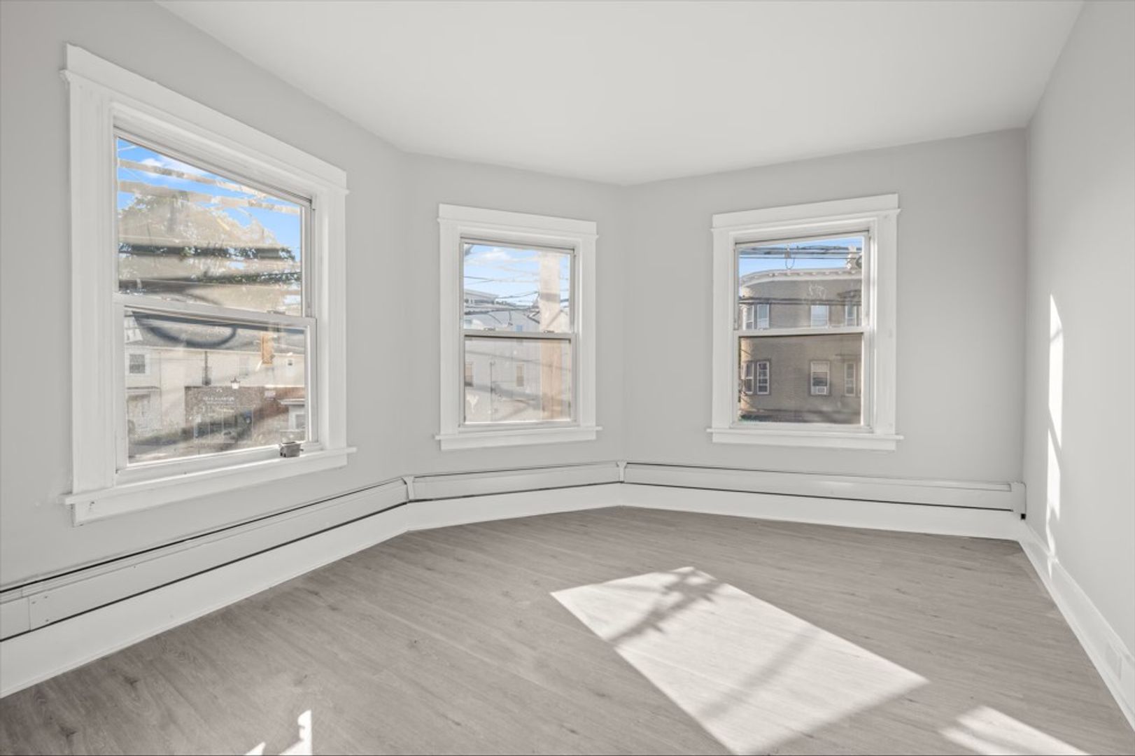 Stratford Apartment: 2336 Barnum Ave