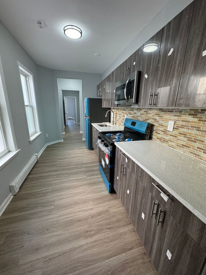 Bridgeport Apartment: 411-425 E Main St