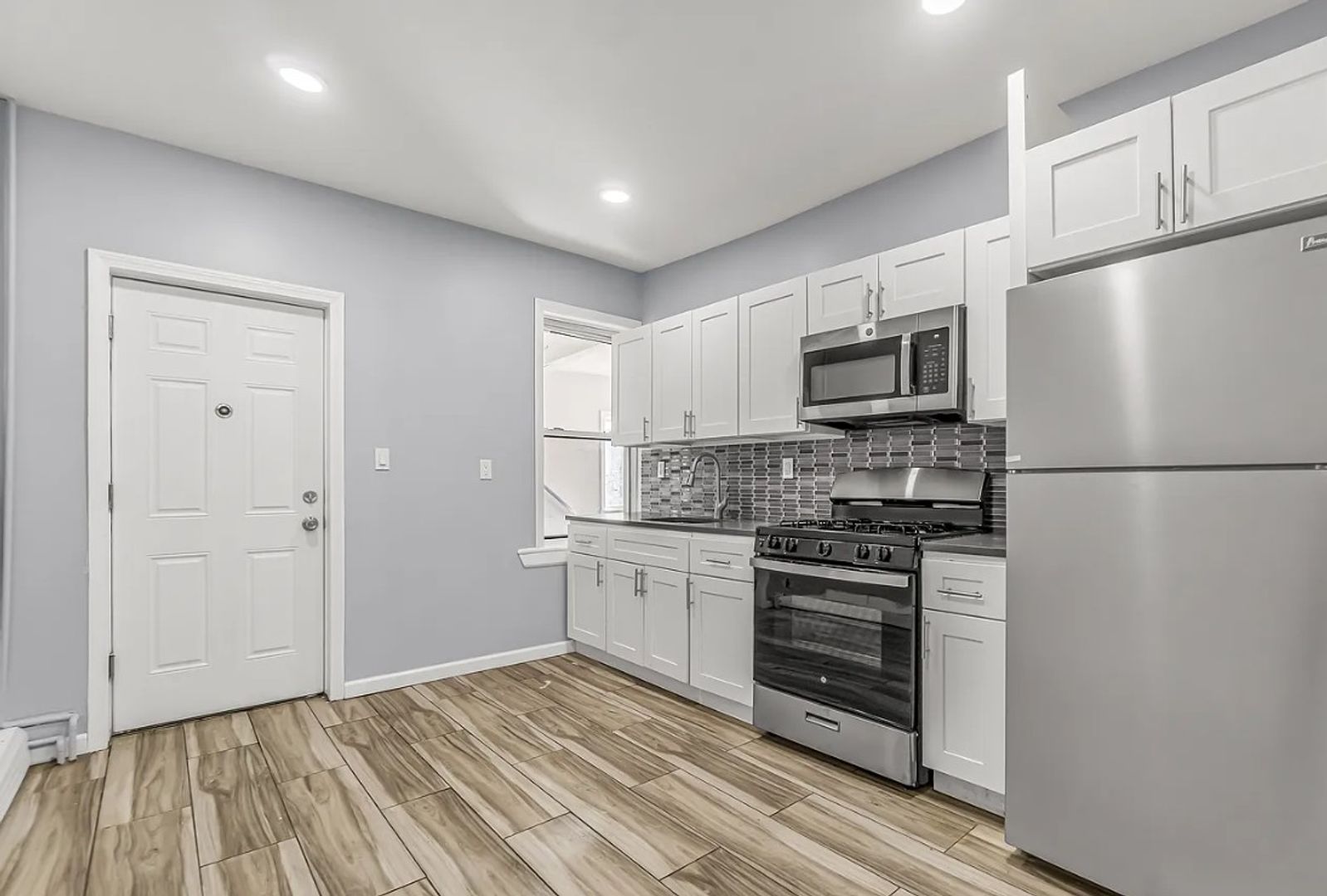 Bridgeport Apartment: 1220 Pembroke St