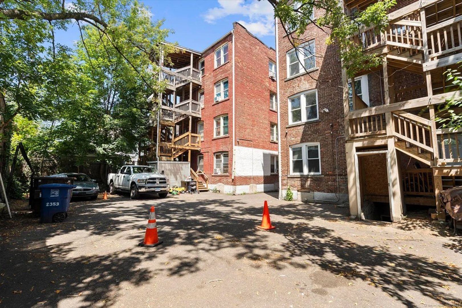 Bridgeport Apartment: 31 Whittier St