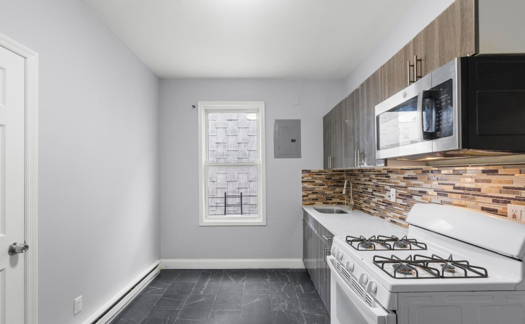 Yonkers Apartment: 32 Van Cortland Park Avenue