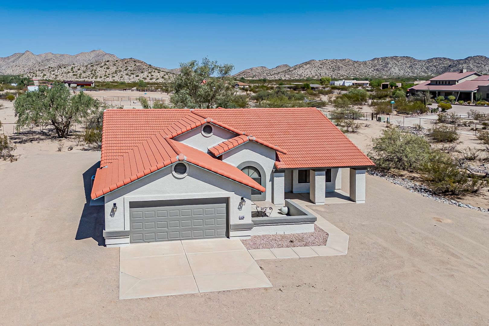 Furnished Home on 2.5 Acres – Your Escape Awaits!