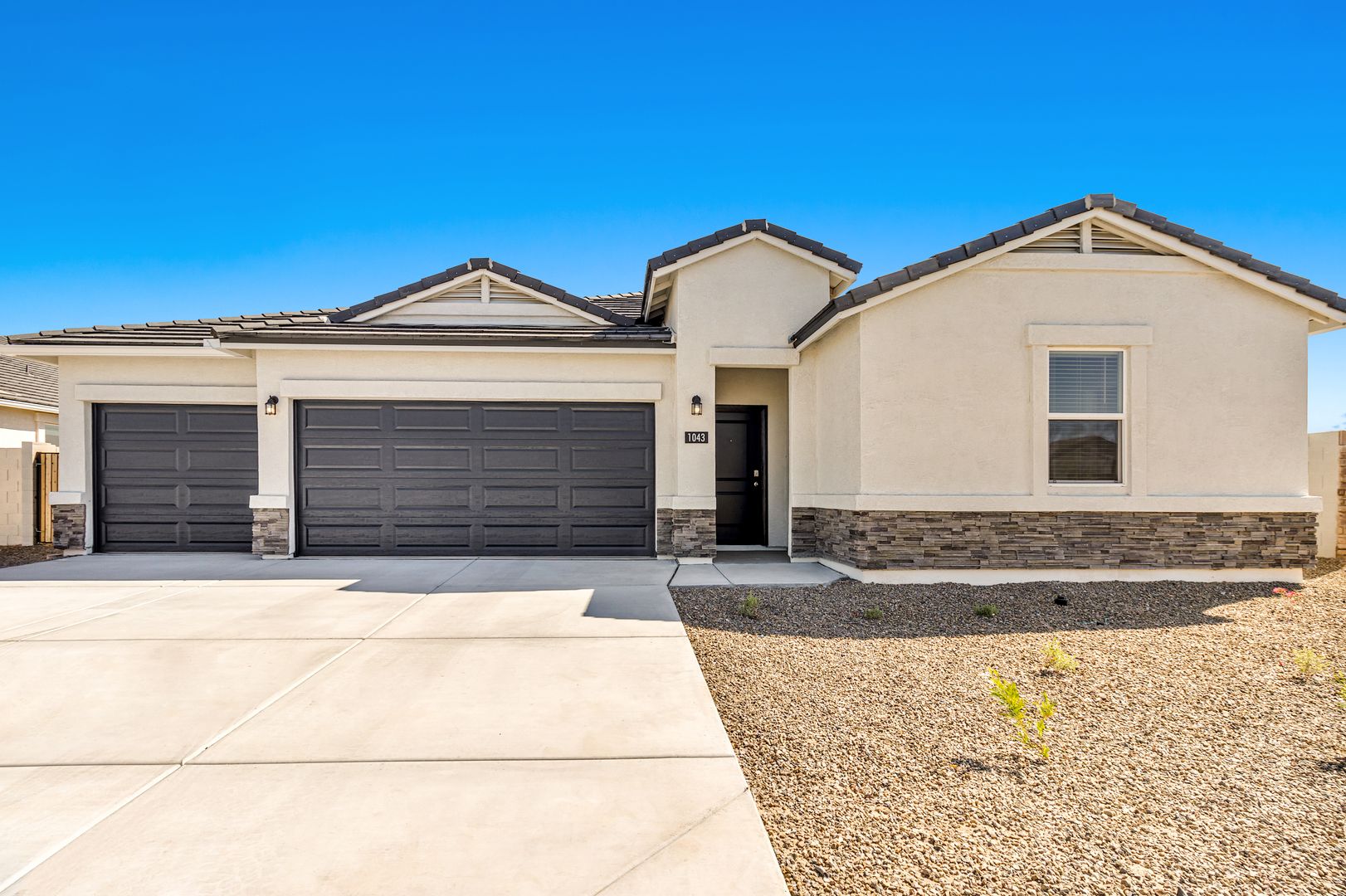 Casa Grande House: 1043 W Falls Canyon Dr.