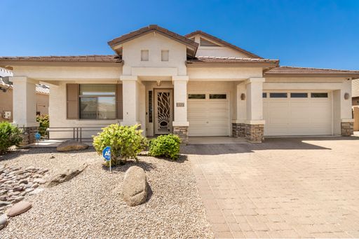 Spacious Home with a Beautiful Backyard & Open Kitchen – photo 1