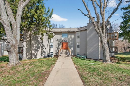 Spacious 2 Bedroom Apartment with Carport in North Peoria – photo 1