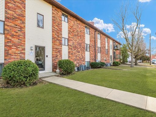 Spacious East Bloomington Apartment Near State Farm – photo 1
