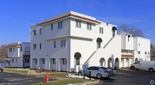 Unique & Spacious 2BR with Private Patio/Balcony. – photo 1