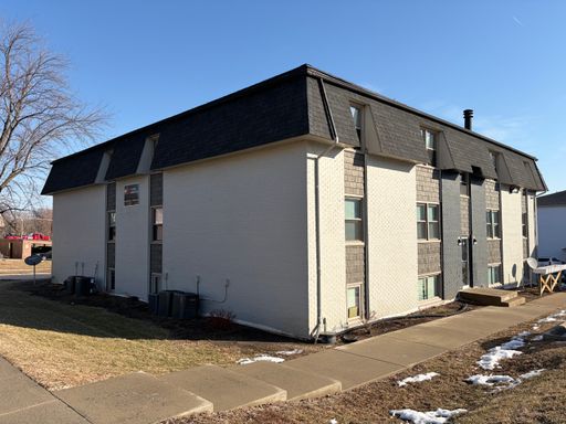 Modern Upgraded 2BR with Spacious Layout & New Appliances. – photo 1