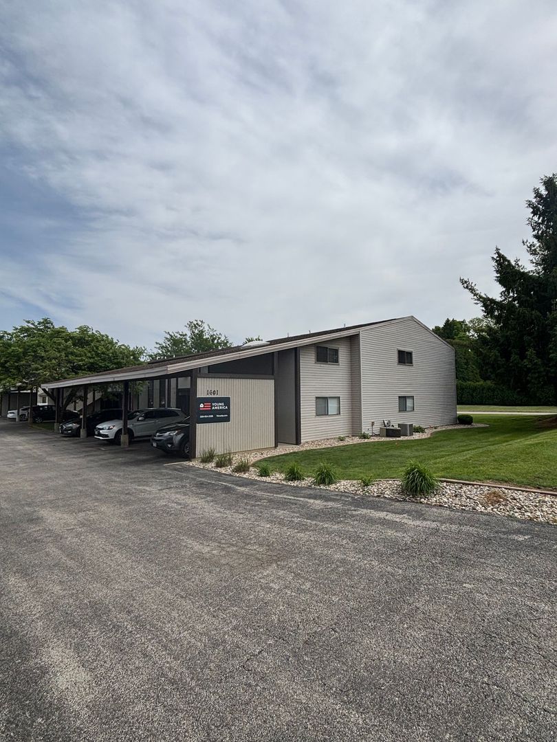 Bloomington Apartment: 1601 N. Hershey