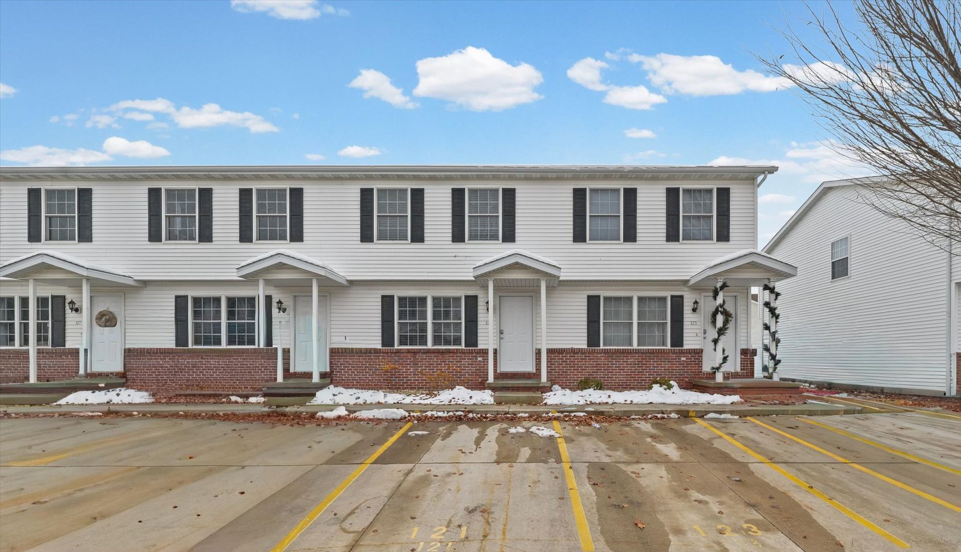 Normal House: 224 Crossing Drive