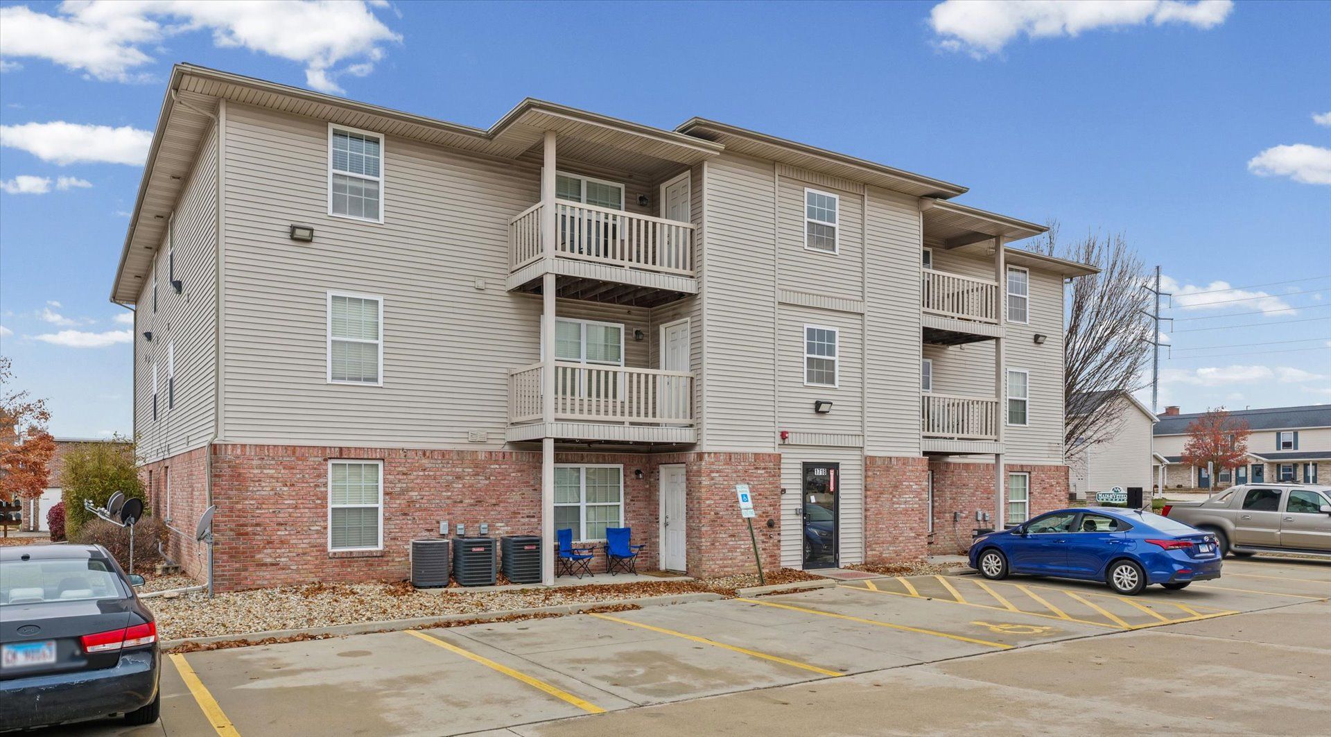 Bloomington Apartment: 1718-1720 R.T. Dunn Drive