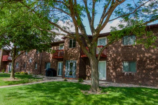 Spacious 2-Bedroom Apartment with Private Patio/Balcony – East Bloomington Location – photo 1