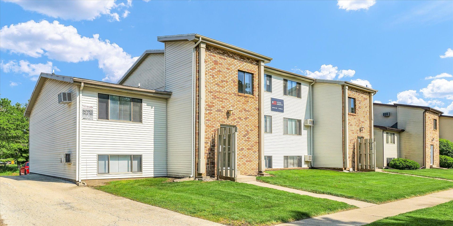 Bloomington Apartment: 714 Arcadia Dr