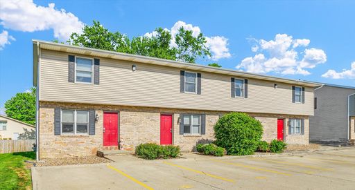 3-Bedroom Townhome with Fireplace & Park Access – photo 1