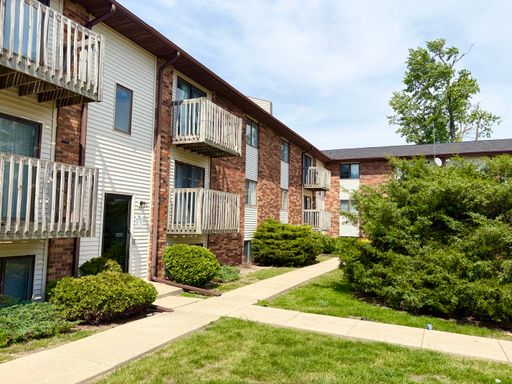Spacious 2 Bedroom Apartment Near State Farm – photo 1