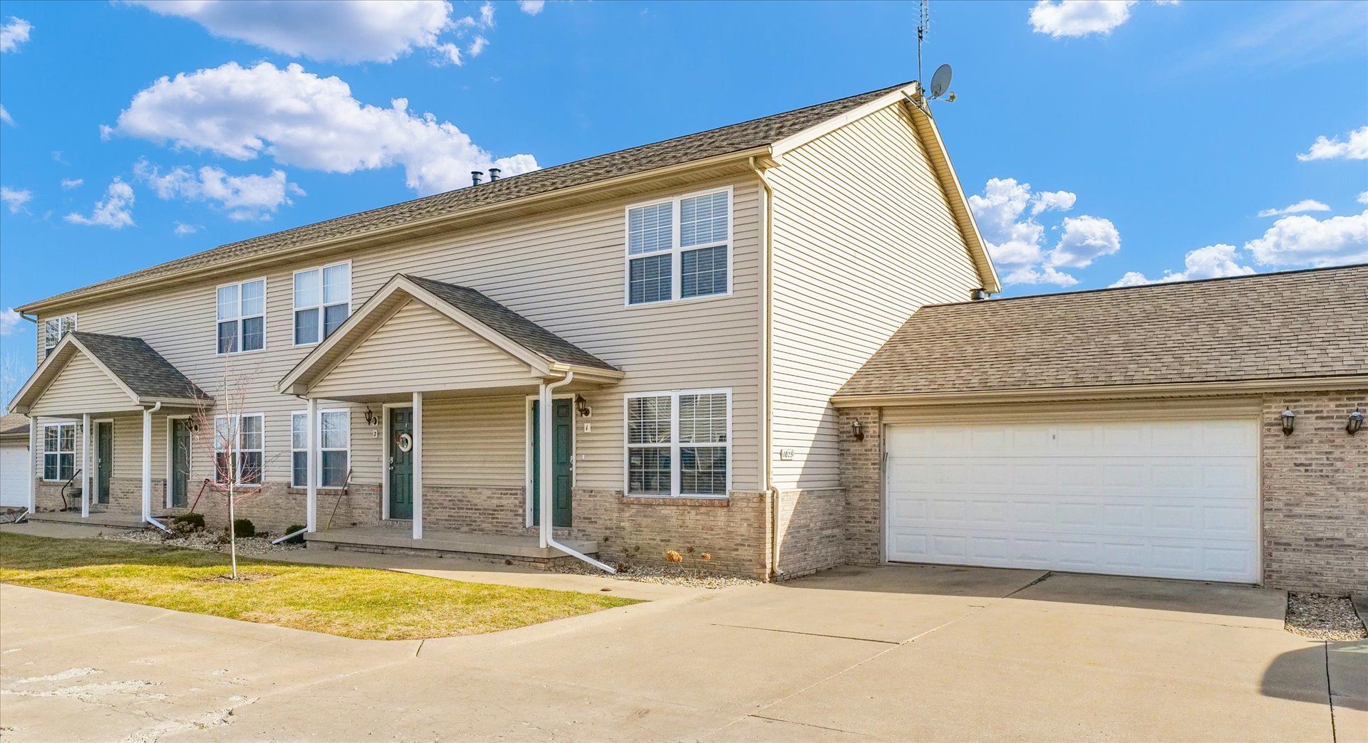 Bloomington Townhome: 1017-1025 Maple Hill Rd