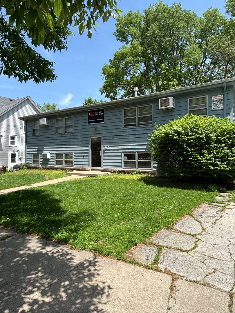 Bloomington Apartment: 915 N. Madison