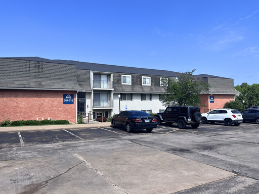 MOVE IN SPECIAL through 7/31/26 -- Security Deposits Starting at $500 – photo 1