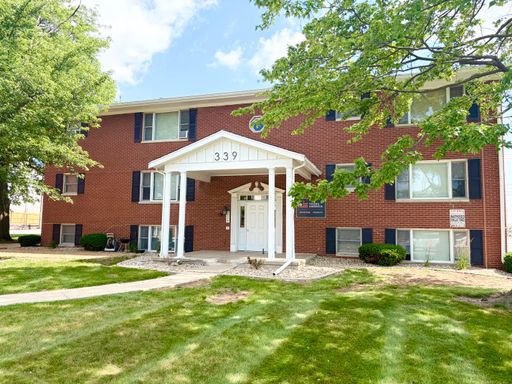 Affordable Comfort in a Prime East Bloomington Location – photo 1