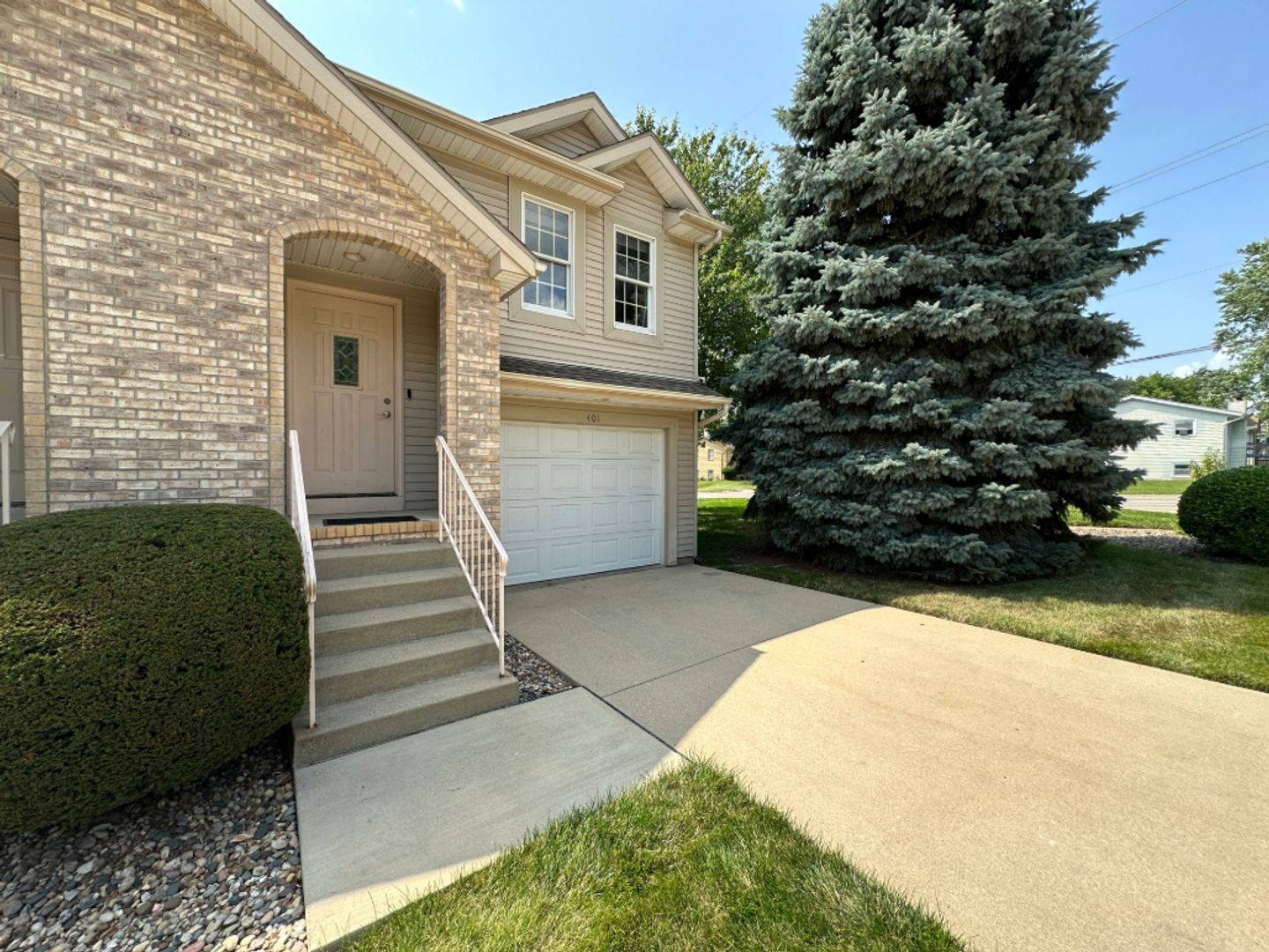 Normal Townhome: 405 Park Creek CT