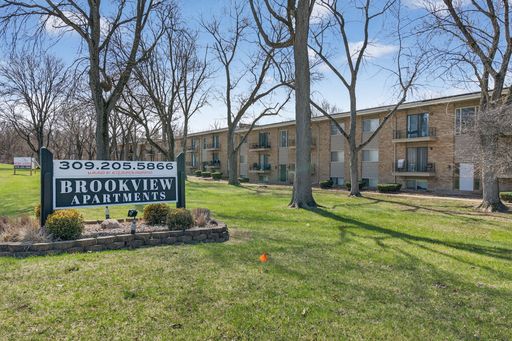 Central Peoria Living: 2 BR Apartment with Scenic Views & Carport – photo 1