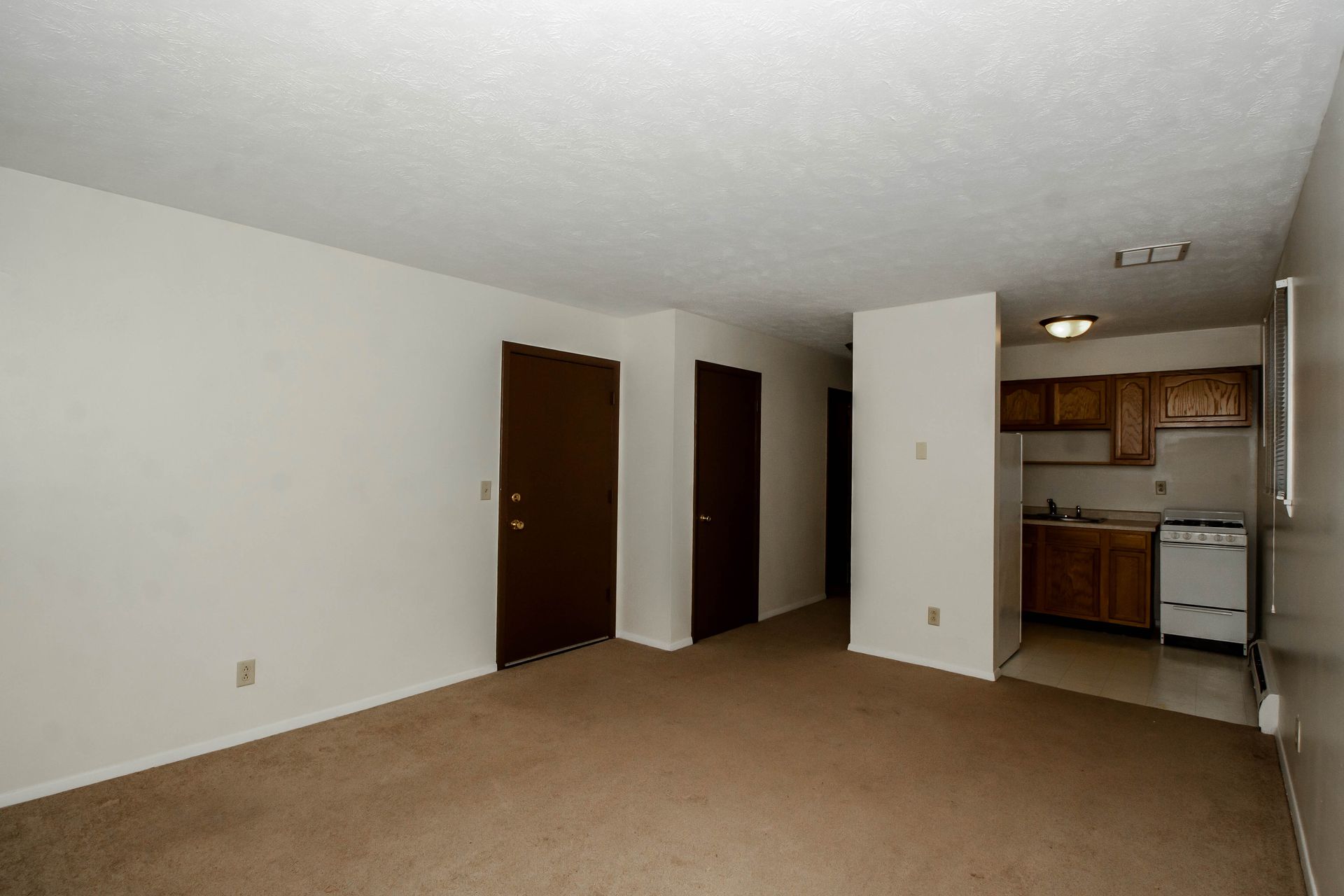 Normal Apartment: 215 Lindell Dr