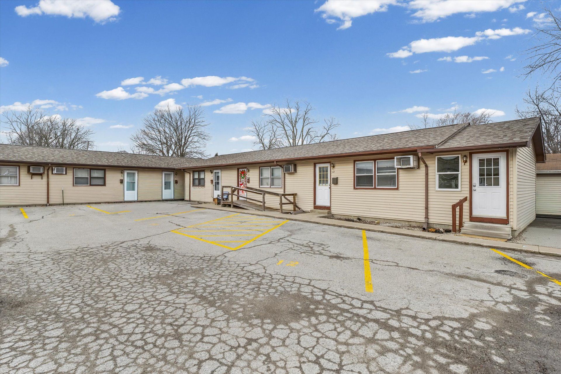 Bloomington Apartment: 618 S Mc Clun St