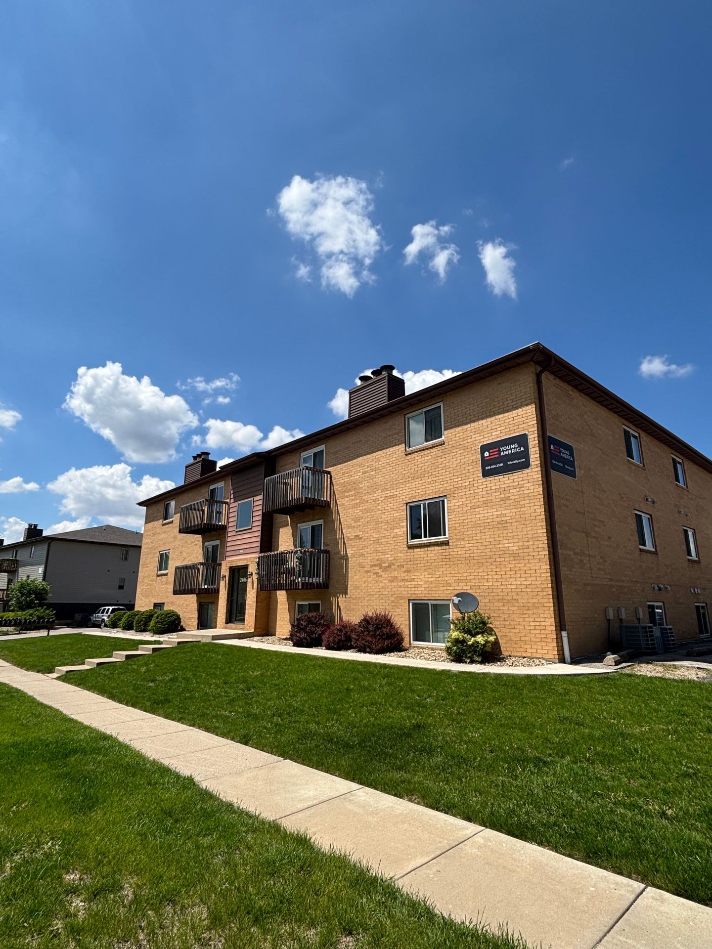 Bloomington Apartment: 2406 Rainbow Ave