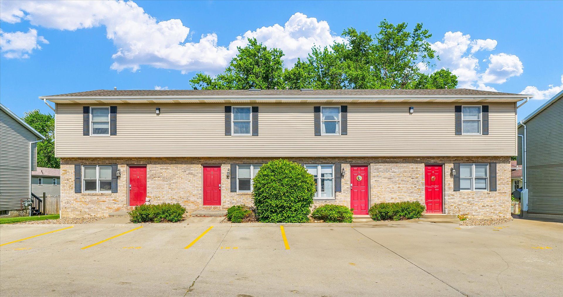 Bloomington Apartment: 1403-1505 N Hershey Rd