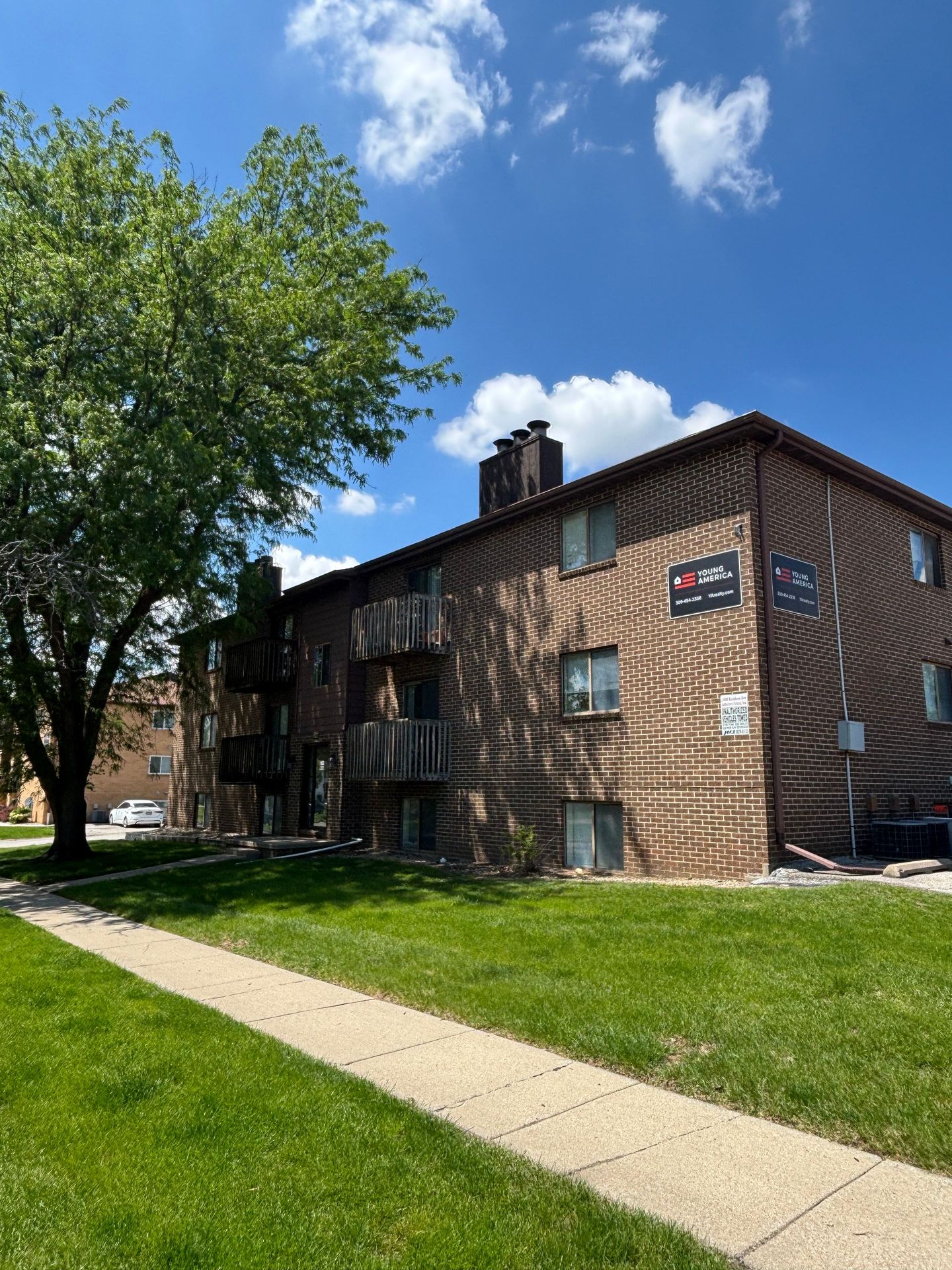 Bloomington Apartment: 2408 Rainbow Ave