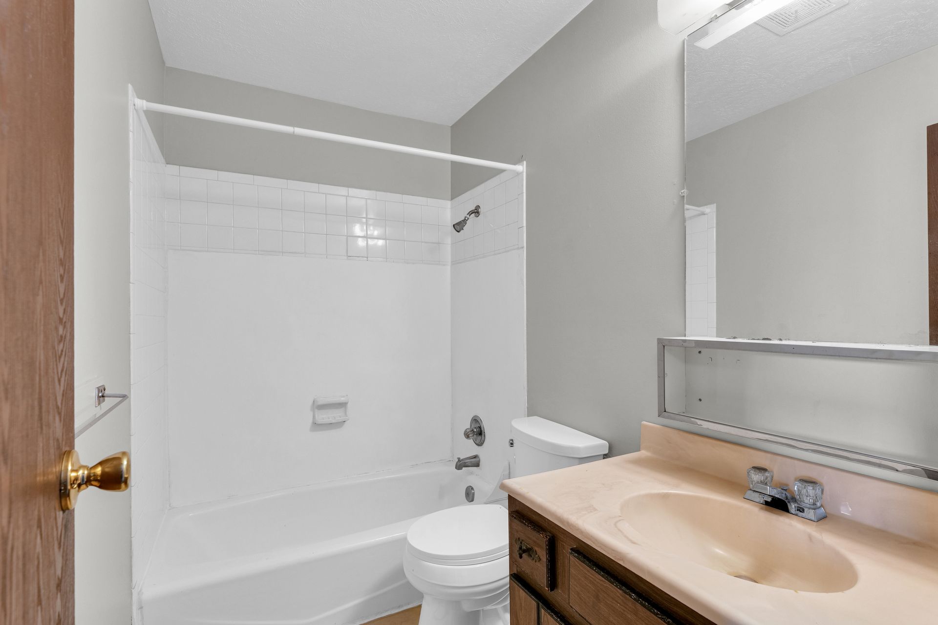 Normal Apartment: 205 W. Shelbourne Drive