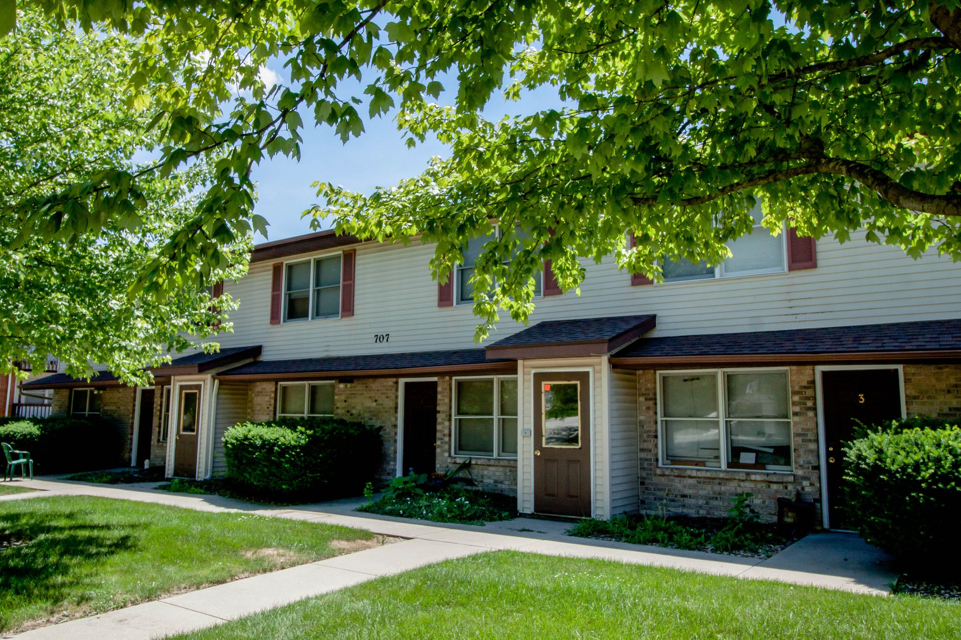 Normal Apartment: 707 Golfcrest Rd S