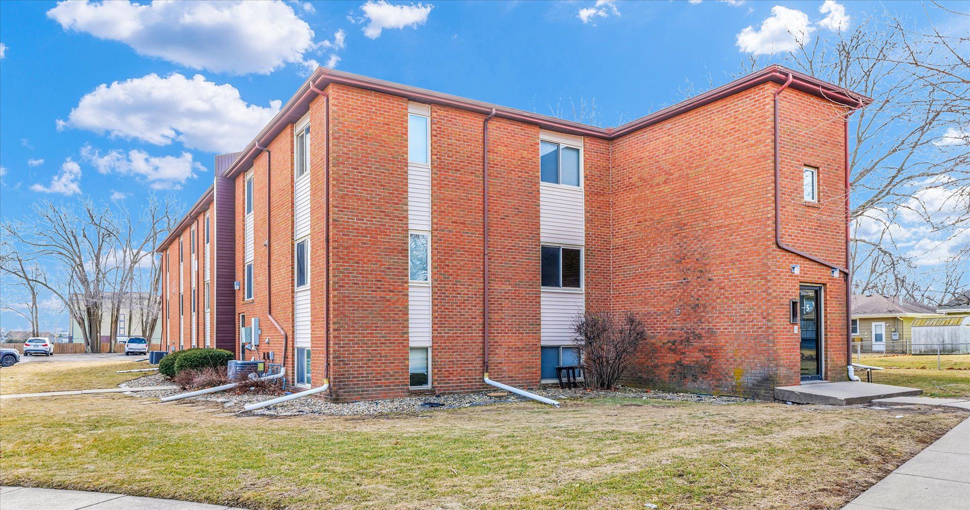 Bloomington Apartment: 5 Willedrob Rd