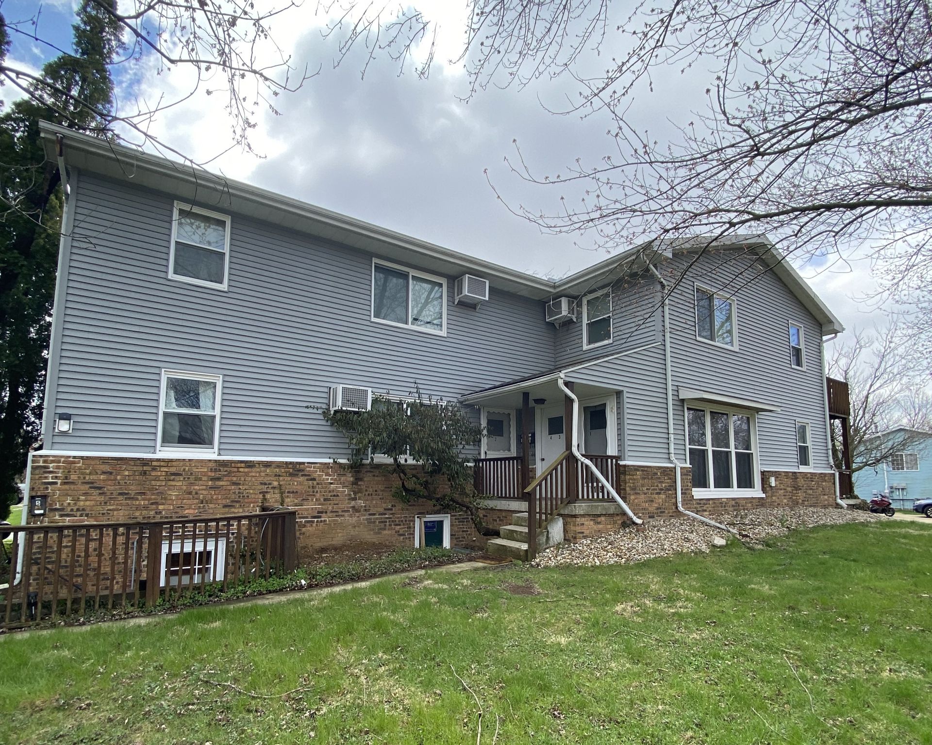 Normal Apartment: 1115 Kern Ave