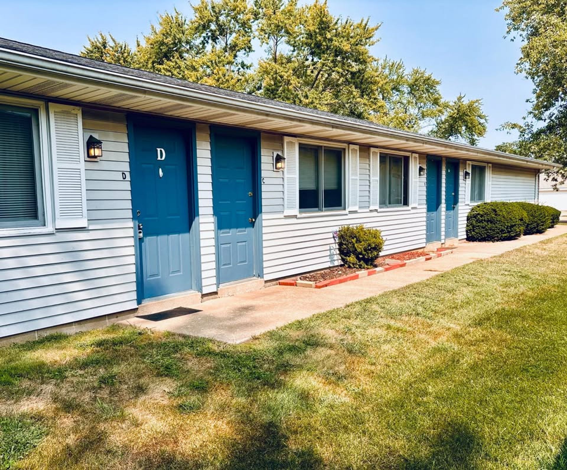 East Peoria Apartment: 124 Kickapoo Dr