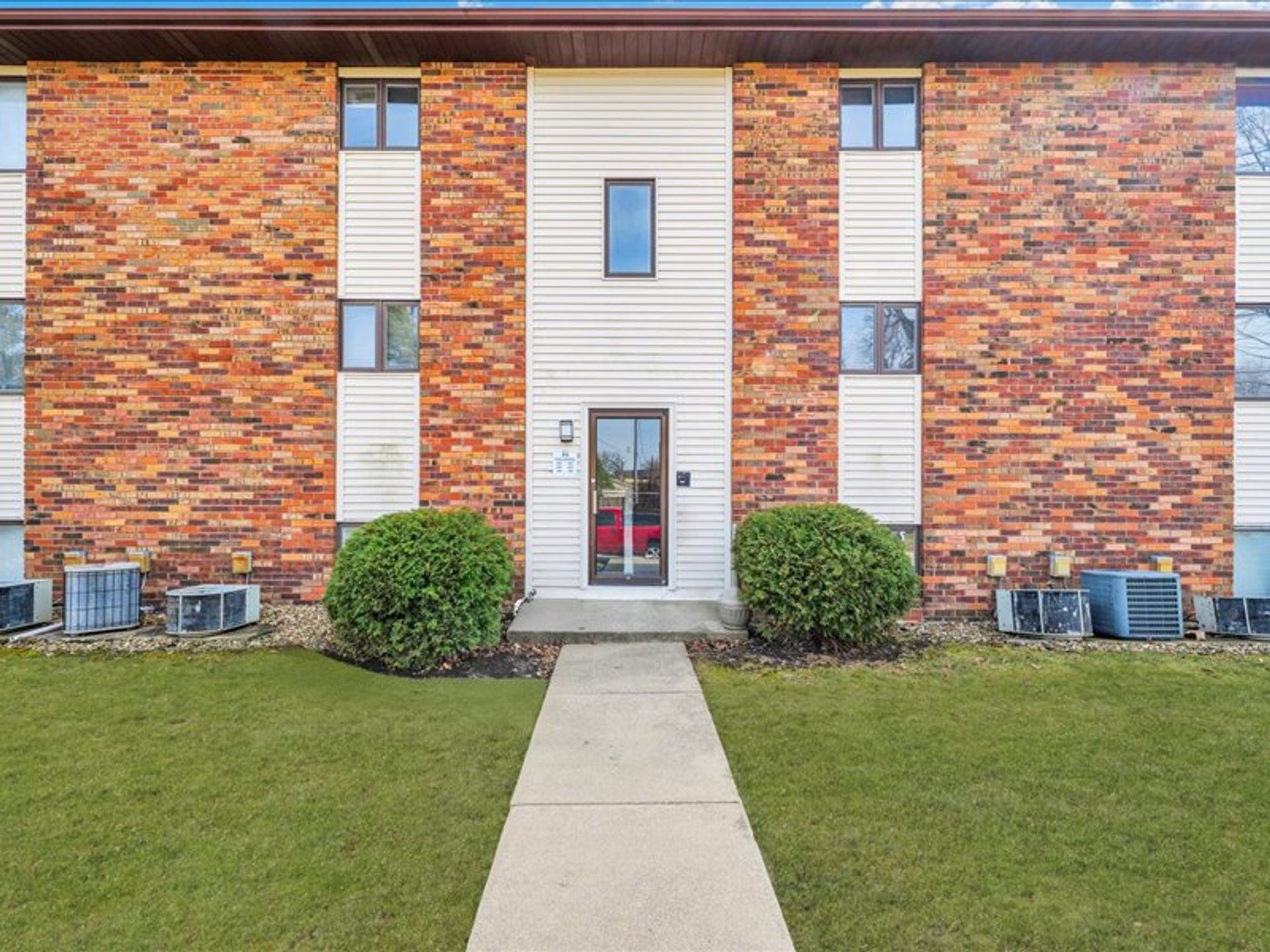 Bloomington Apartment: 8 Ross Drive