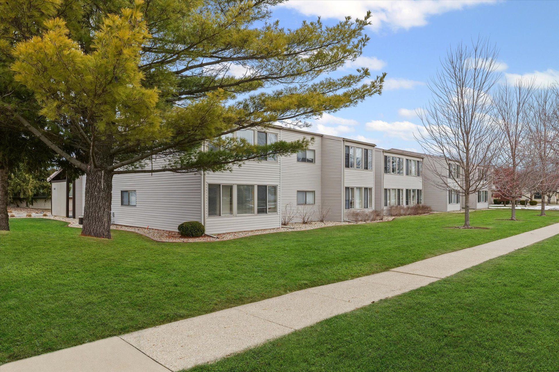 Bloomington Apartment: 1601 N. Hershey