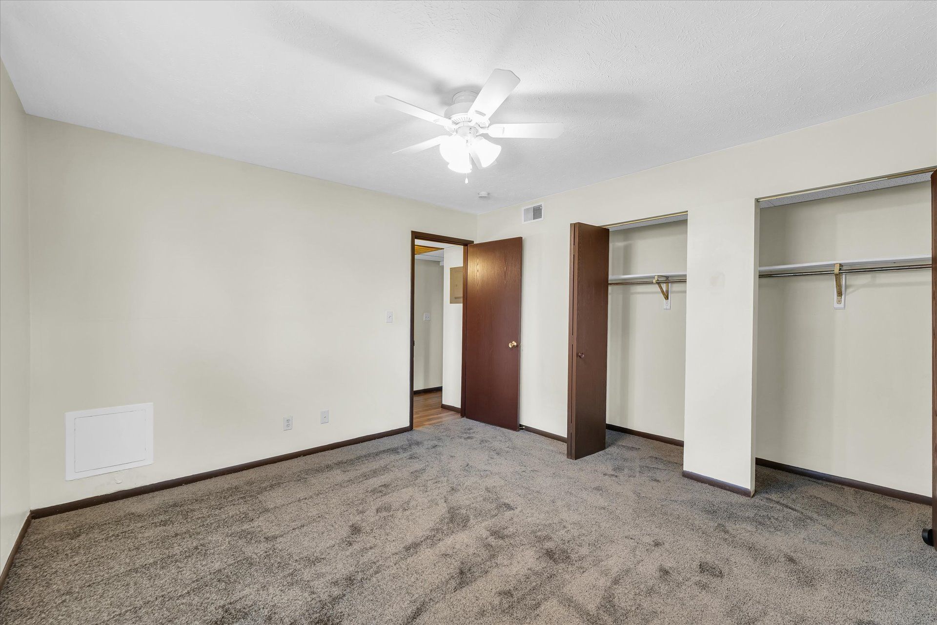Bloomington Apartment: 6 Willedrob Rd