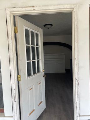 918 Elm St, Rm 1