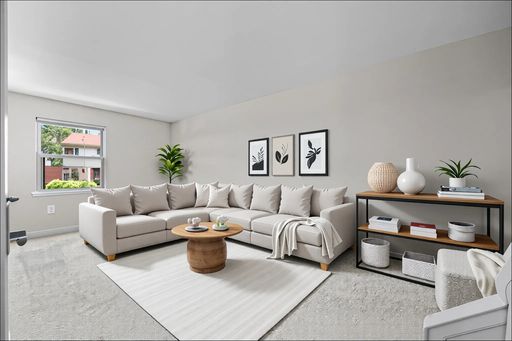 Bradford Townhome | 3 Bedrooms, 1.5 Baths – photo 1