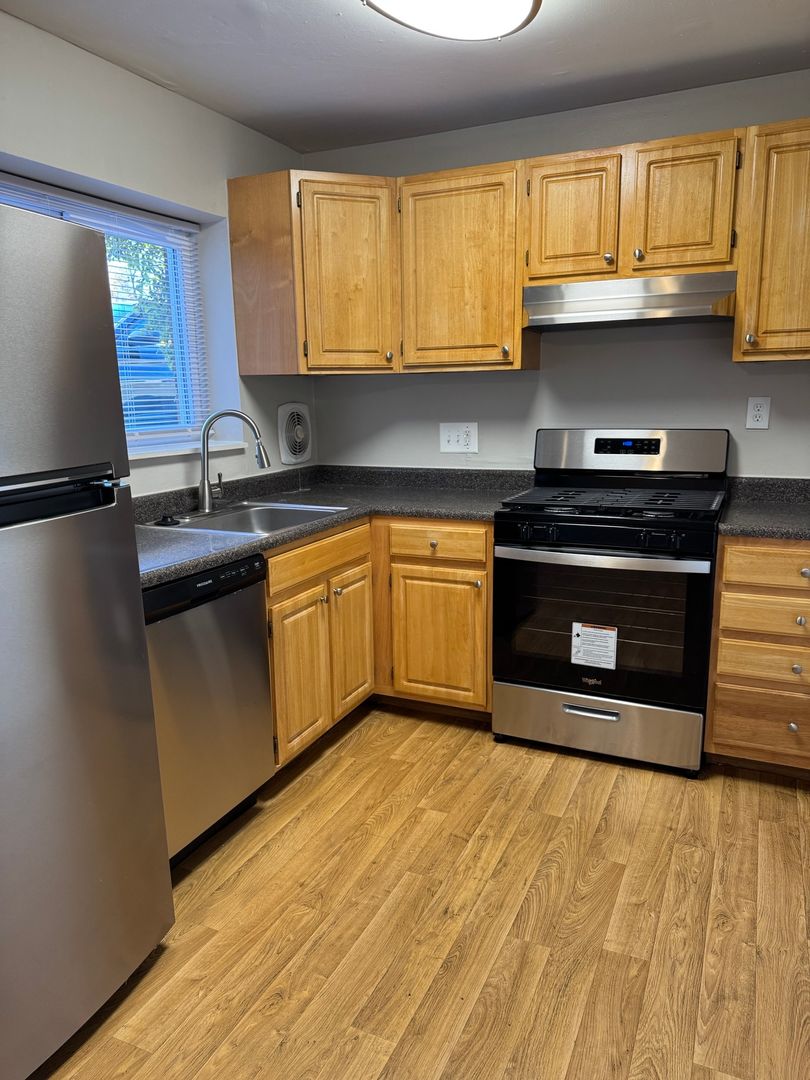 Philadelphia Apartment: 450 Domino Lane