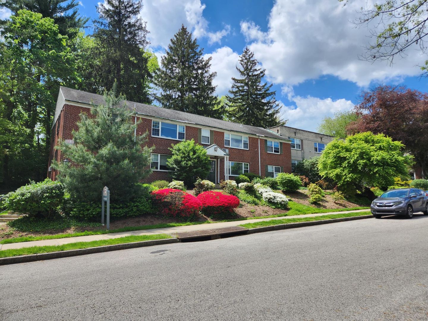 Wynnewood Apartment: 250 E. Wynnewood Road